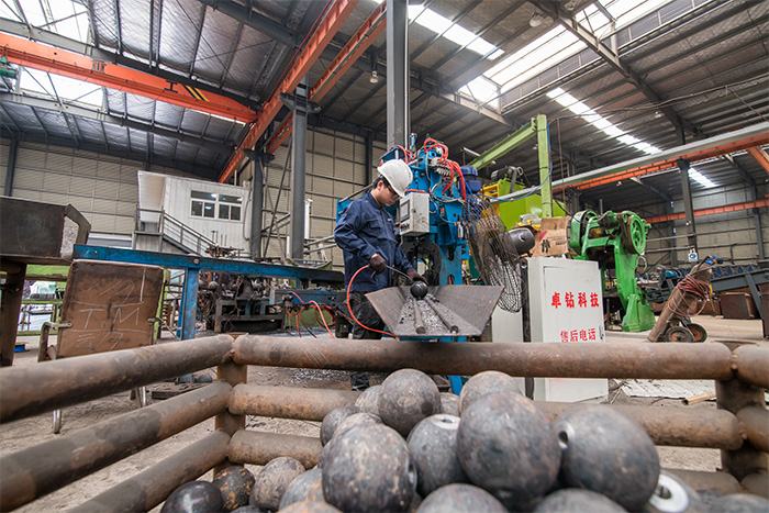 境外网架配件-螺栓球加工车间
